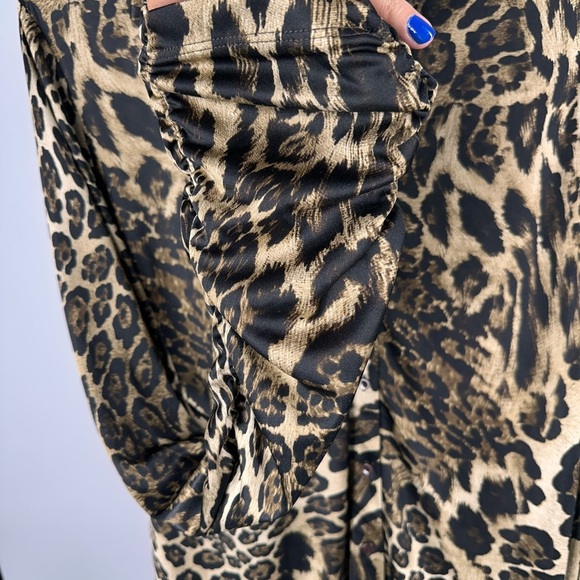 Susan Graver leopard Print Blouse | Women’s XL - Picture 5 of 6
